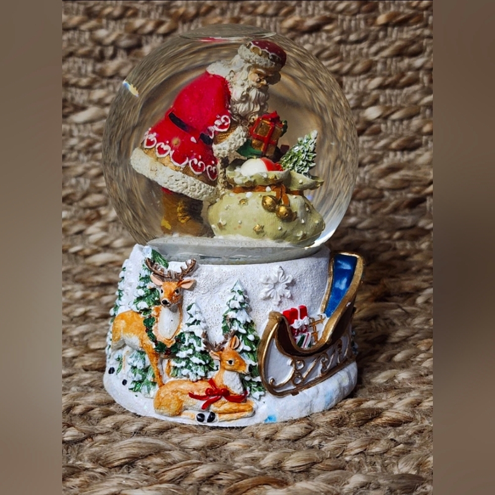 KCare Santa Presents Sleigh Reindeer Musical Christmas Snow Globe Jingle Bells